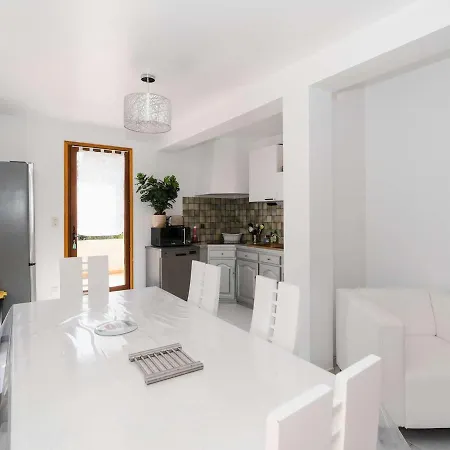 Familiale Spacieuse A Narbonne-plage Pour 6 Pers, Parking Prive, Animaux Admis - Fr-1-409-194 나르본
