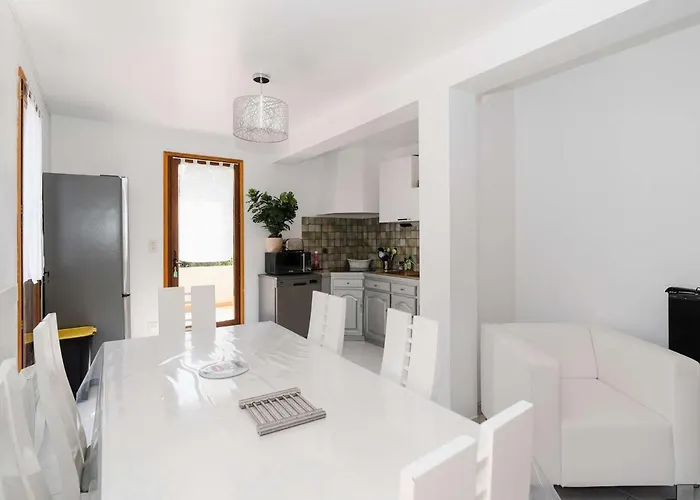 Familiale Spacieuse A Narbonne-plage Pour 6 Pers, Parking Prive, Animaux Admis - Fr-1-409-194 Ναρμπόν