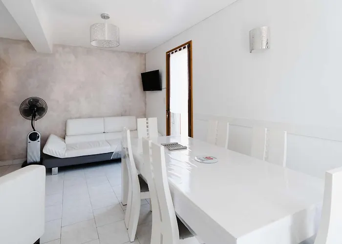 Familiale Spacieuse A Narbonne-plage Pour 6 Pers, Parking Prive, Animaux Admis - Fr-1-409-194